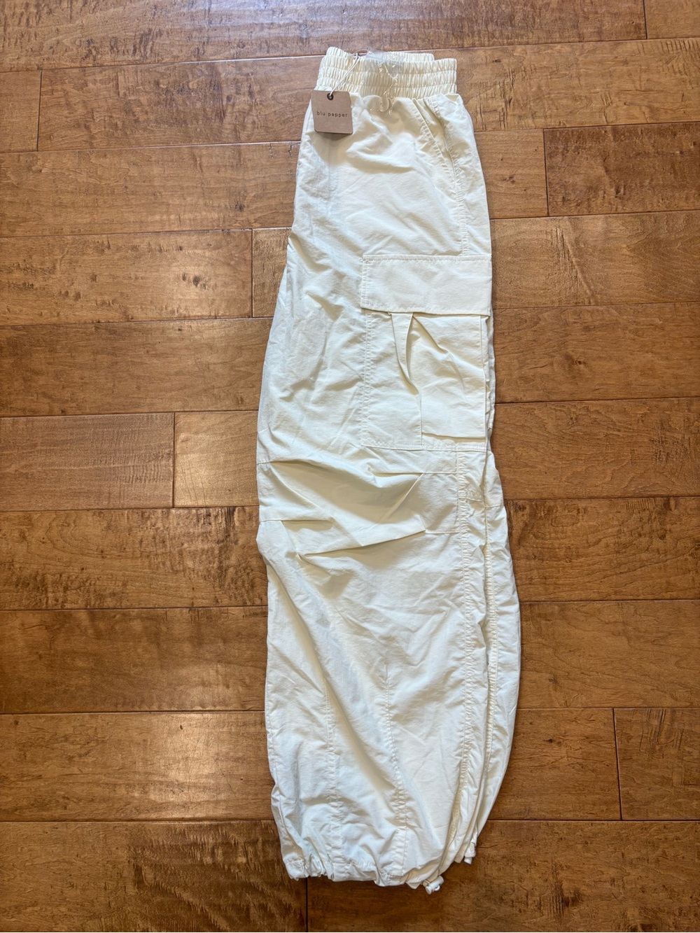 Blu Pepper Women’s Cargo Pants in Cream Sz L NWT